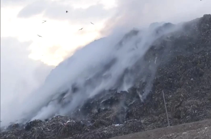 Delhi's Ghazipur Landfill Engulfed in Flames, Efforts to Douse Fire Continue; Residents Raise Concerns Over Health Impact
