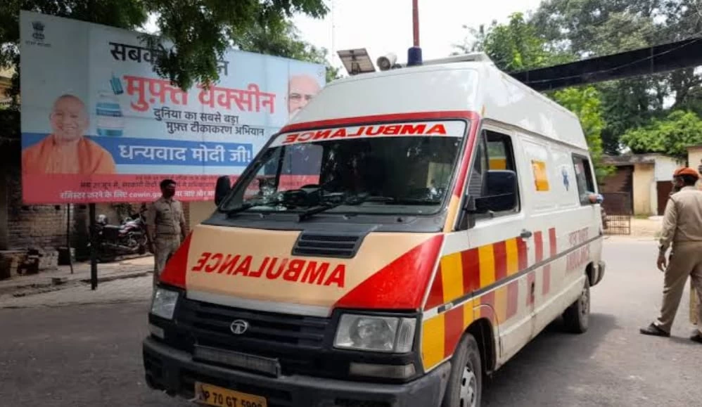 UP Woman Allegedly Molested in Ambulance; Husband Dies after Perpetrators Cut Off Oxygen