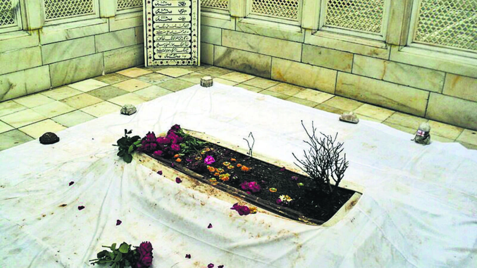 Debate Over Aurangzeb's Tomb Divides BJP and RSS: “Unnecessary Controversy” Says Senior RSS Leader