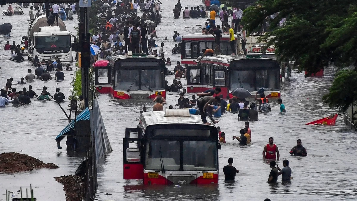 Mumbai Rains: Red Alert in Place as City Struggles with Delayed Transportation and Waterlogging
