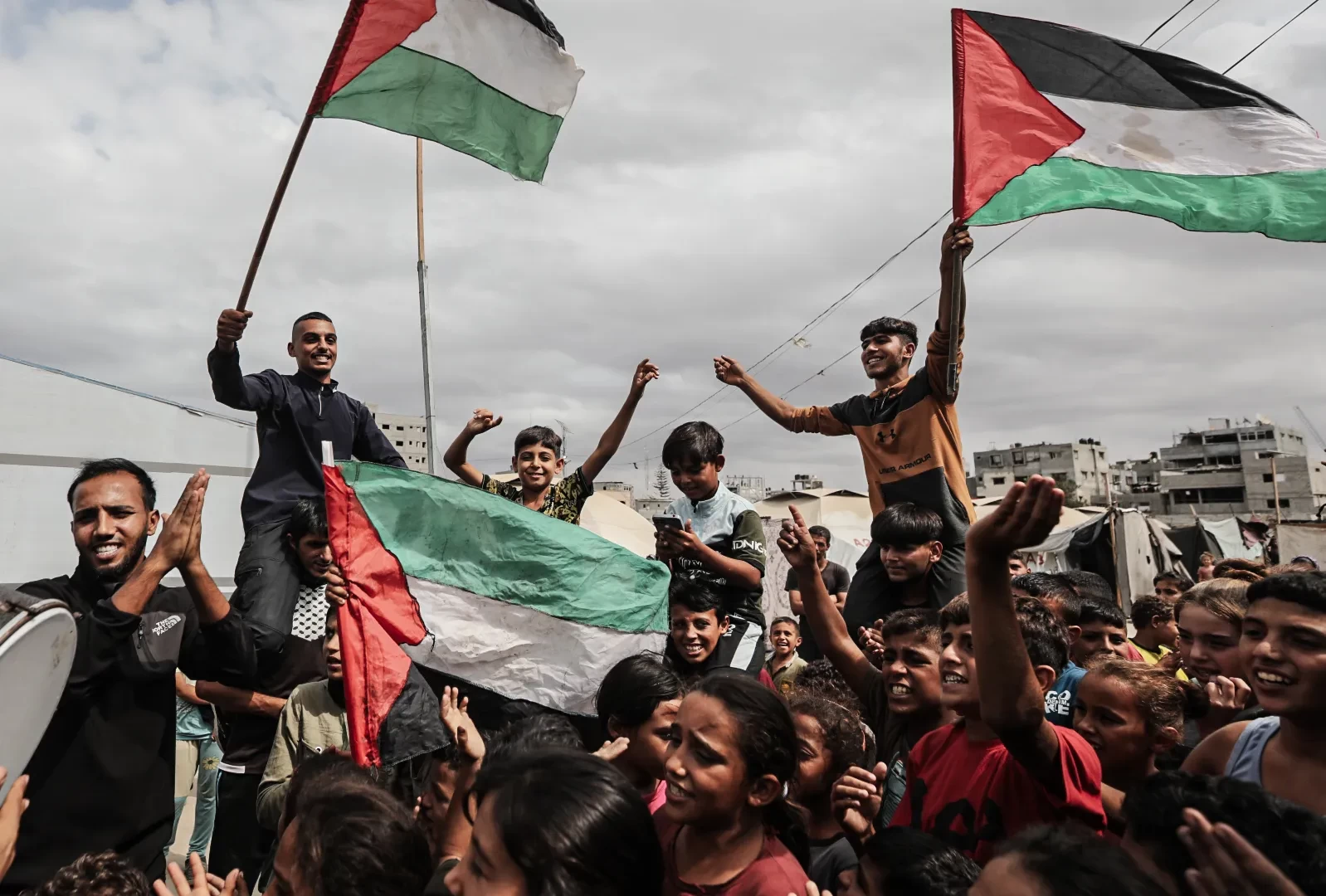 Israeli Forces Begin Phased Withdrawal from Gaza as Ceasefire Agreement Takes Effect; Trump Calls it “Momentous”