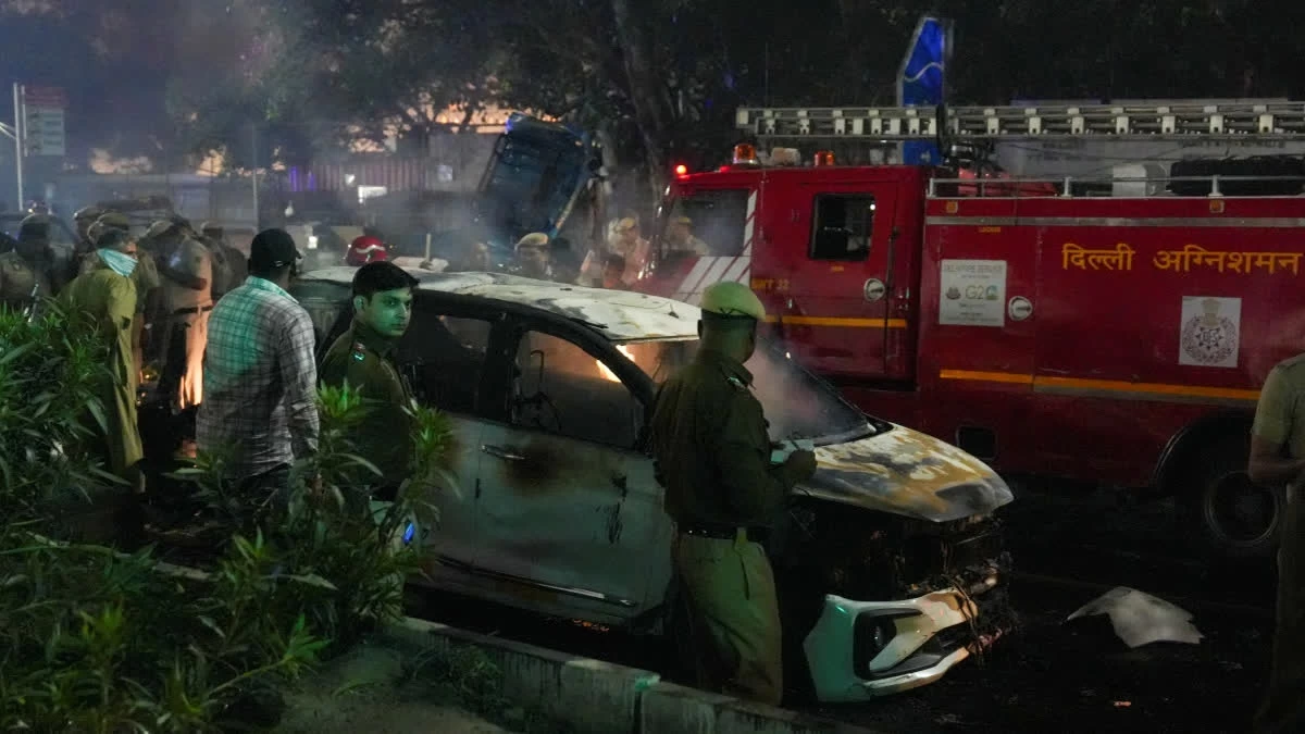Eight Dead, Several Injured in Delhi Blast; Security Beefed Up