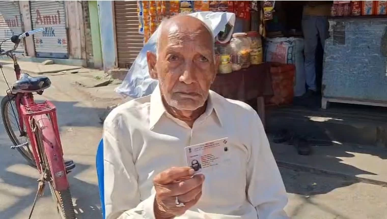 Bengal Centenarian Who Has Voted Since Independence Finds His Name Missing From 2002 Electoral Roll; Family Seeks Inclusion