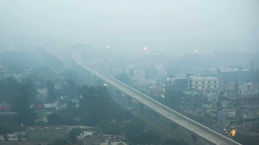 Kolkata Grapples with Unprecedented Spike in Air Quality Index (AQI) equivalent to smoking 11.2 cigarettes