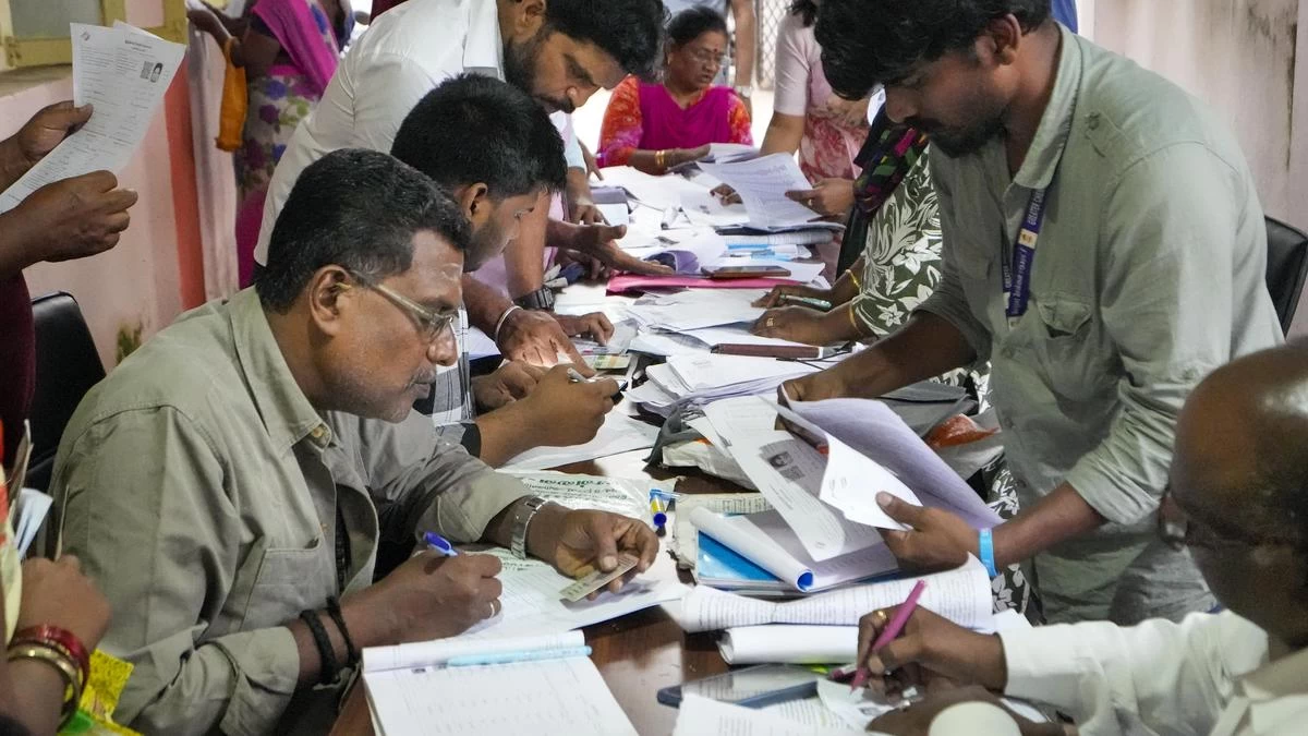 EC Releases Midnight Supplementary Roll of 29 Lakh Bengal Voters as Supreme Court Set to Hear SIR Case Today