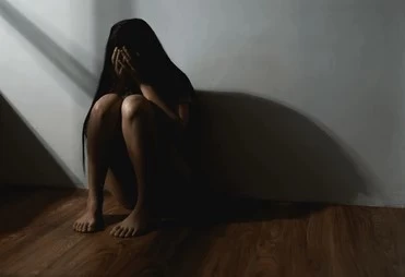 Class 6 Girl Attacked with Acid in Maharashtra’s Ahilyanagar; Accused on the Run
