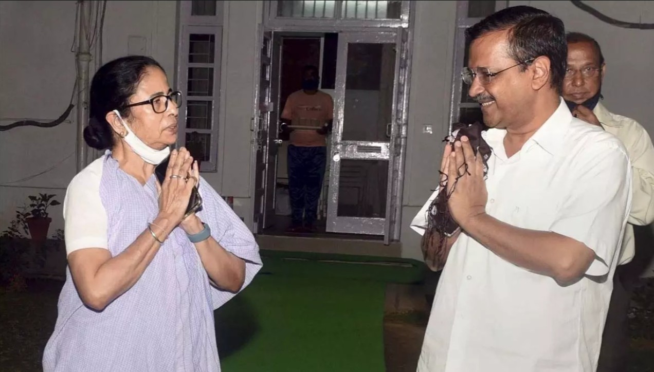 Kejriwal Backs TMC in Sharp Rebuff to ECI’s ‘Straight Talk’’, Alleges Poll Body Operating Under BJP Control