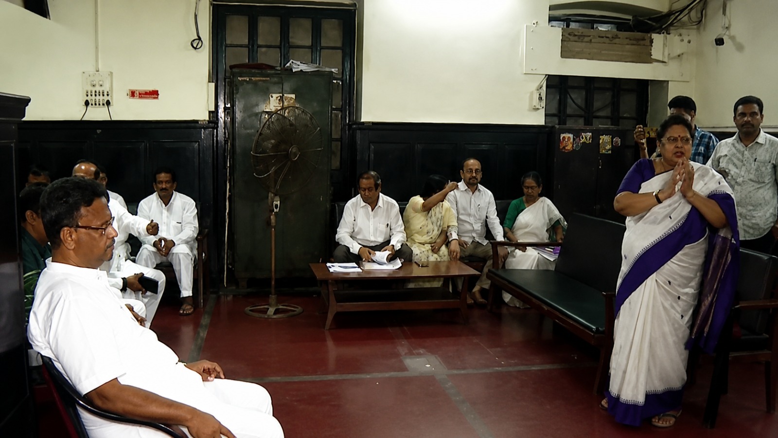 TMC Councillors Forced Hold Kolkata Municipal Session Outside Chamber After Assembly Hall Remains Locked