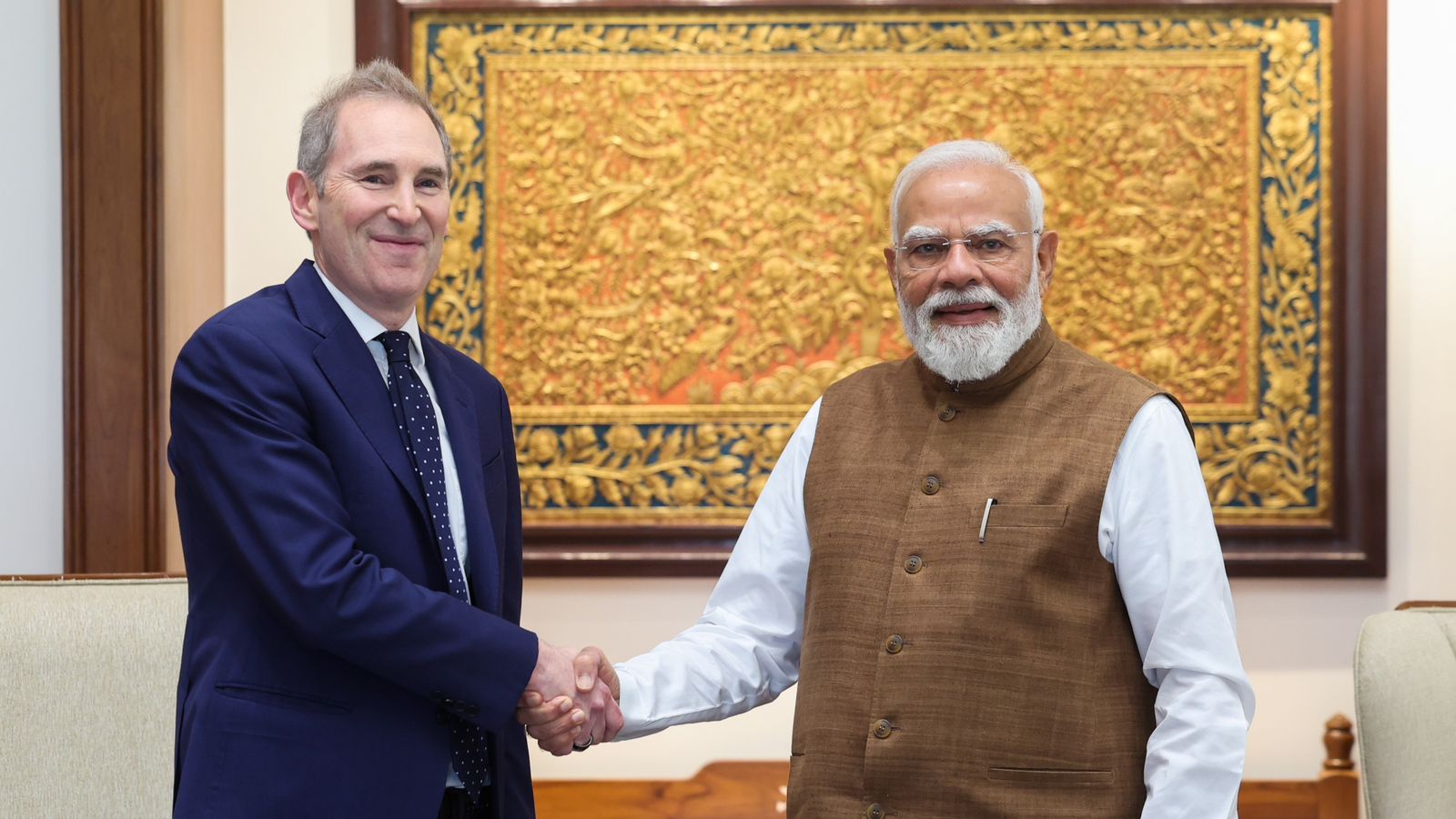 PM Modi Meets Amazon CEO as Tech Giant Announces $48 Billion India Investment