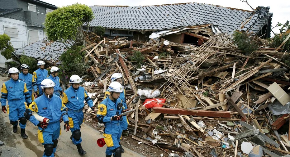 Toyota, Honda Suspend Production After Japan Quake Disrupts Supply Chains  