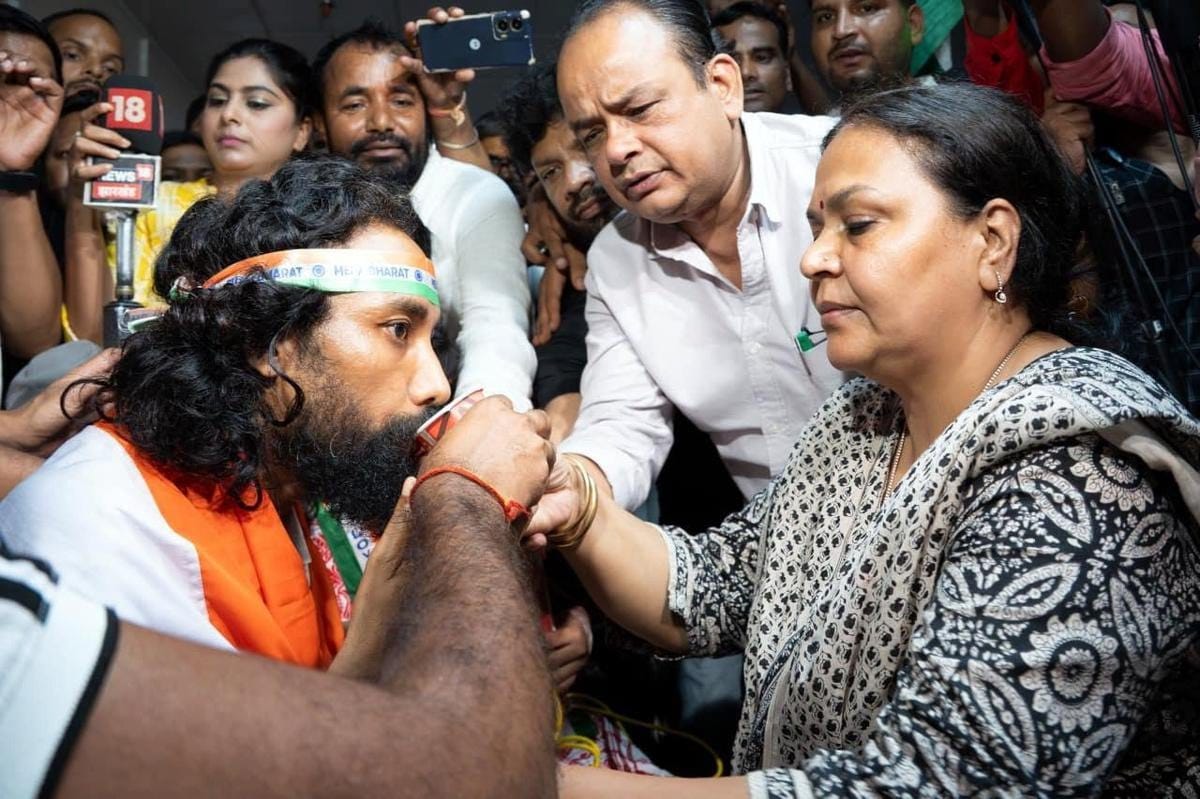 Devendra Nath Mahto ends 16-day hunger strike after Jharkhand Govt. scraps JSSC-CGL exam